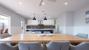 Dining - Wilson's Beach Beauty (Inverloch)