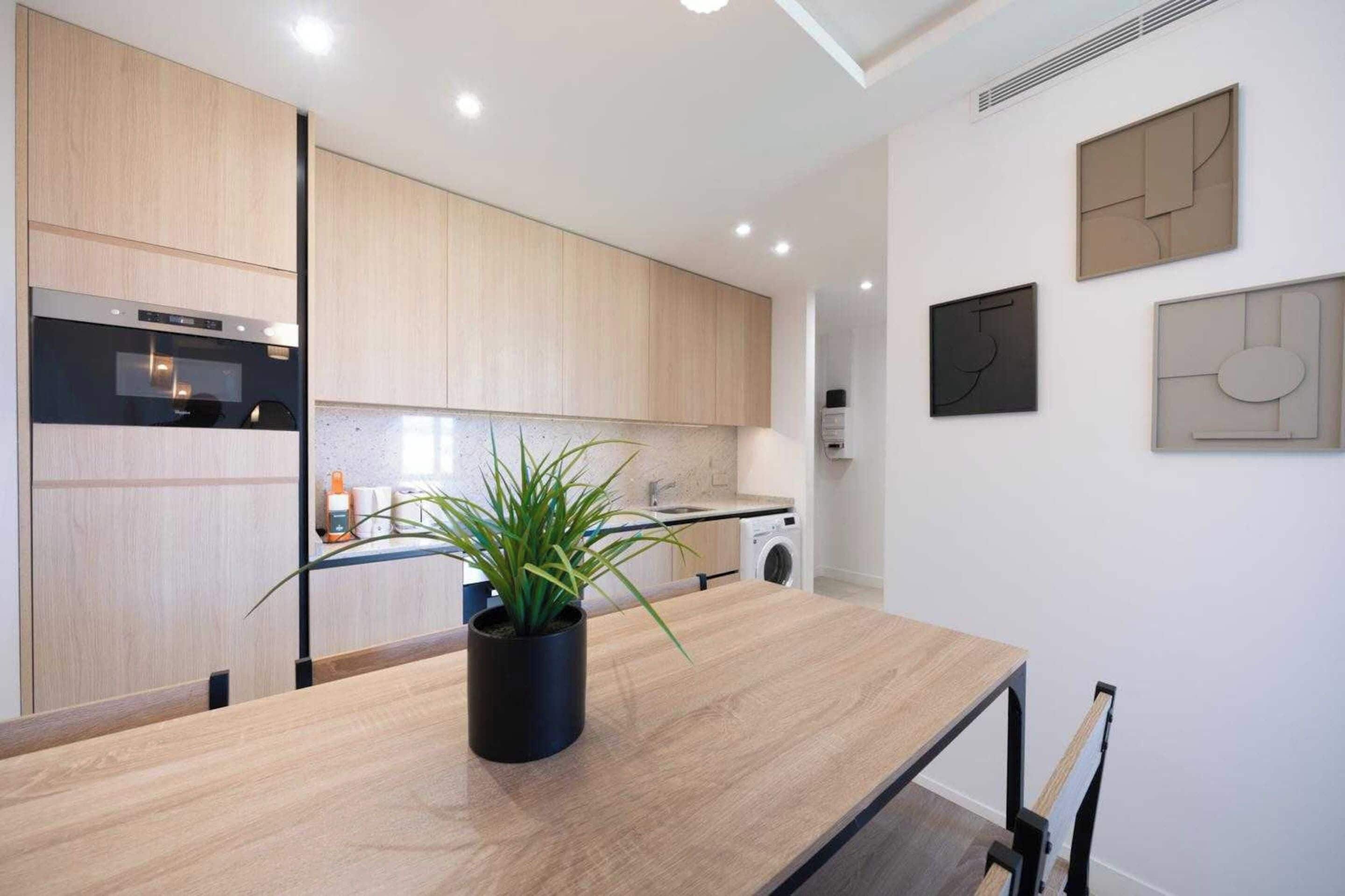 Apartment | Eigene Küche | Kühlschrank, Mikrowelle, Ofen, Herdplatte