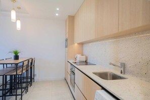 Fridge, microwave, oven, stovetop - Charming Apartment - 2bdr/6p - Saint Tropez/port (Saint-Tropez)