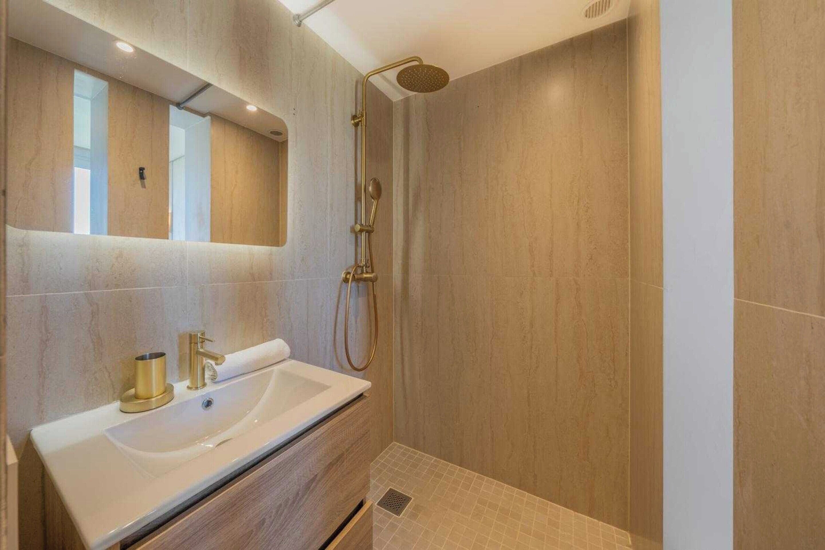 Apartment | Bathroom