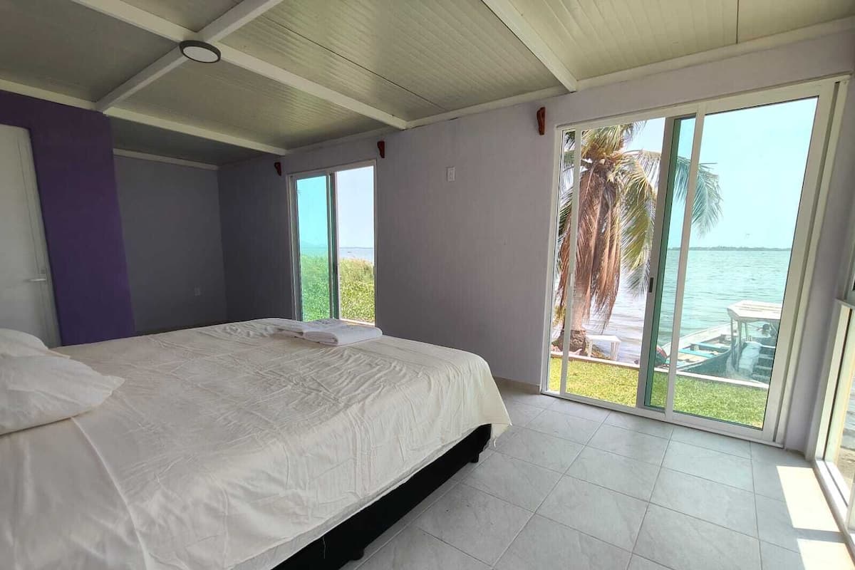 Phòng, quang cảnh hồ