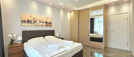 1 habitación, tabla de planchar con plancha, wifi y ropa de cama