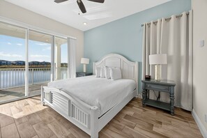 Room - Waterfront 3BR Pool Cottage at Margaritaville Orlando - Near Disney (Kissimmee)