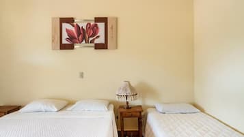 Kolmen hengen standard-huone, näköala puutarhaan