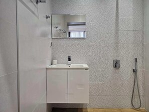 Hair dryer, towels, soap, toilet paper -  Design&Quality 
Vitosha Boulevard (Sofia)
