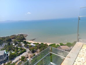 Property grounds - Pattaya Ocean View in Andromeda Seaview Condo near Pattaya Viewpoint (Muang Pattaya)