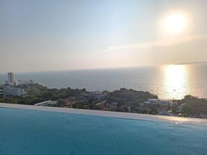 Outdoor pool - Pattaya Ocean View in Andromeda Seaview Condo near Pattaya Viewpoint (Muang Pattaya)