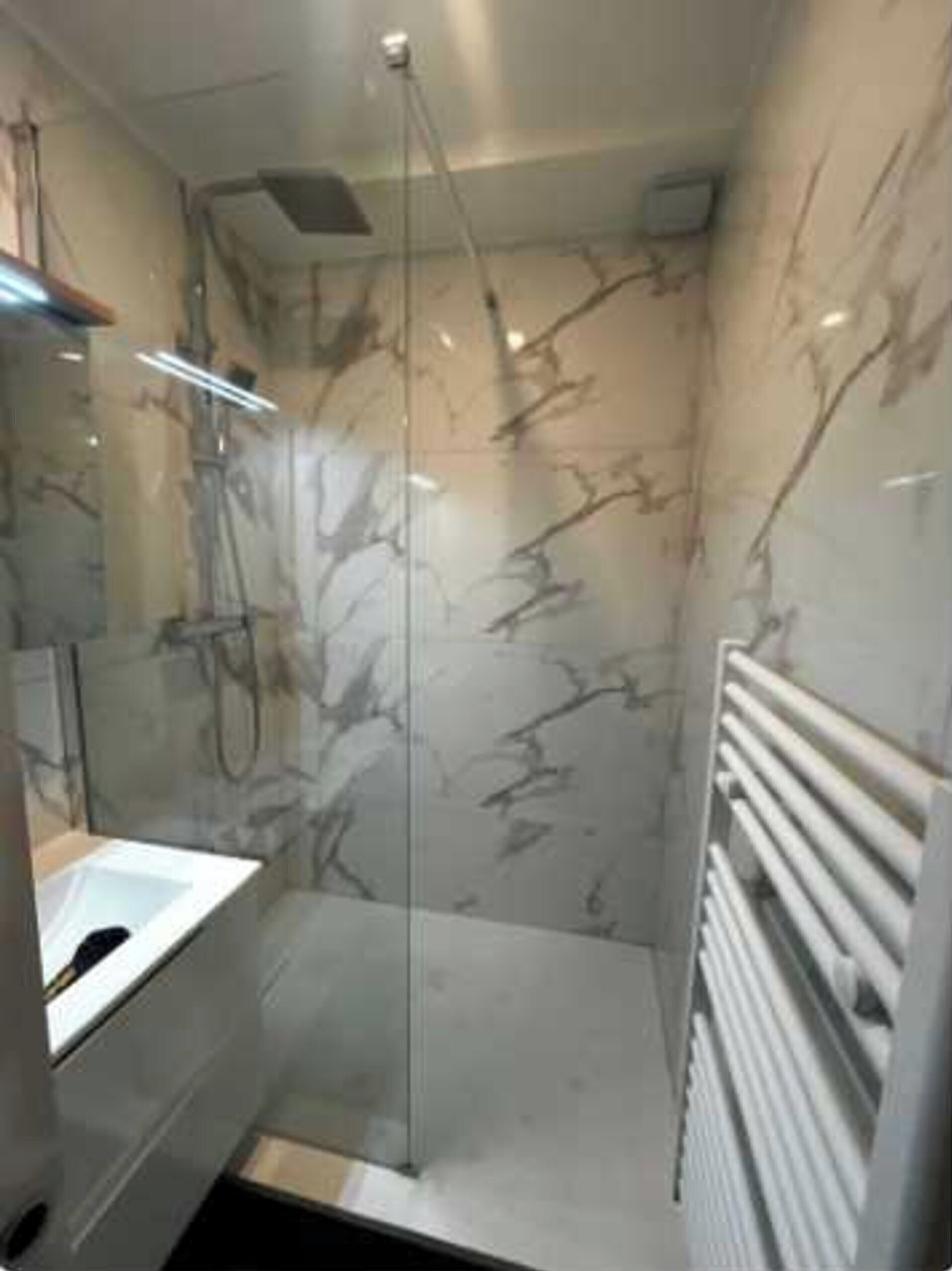 Departamento | Baño | Secadora de cabello, toallas, shampoo 