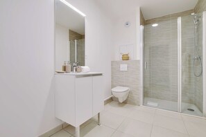 Apartment | Bathroom - Elegant Apartment - 1 Bedroom/2 Bedrooms - Close to Paris & La Defense (Suresnes)