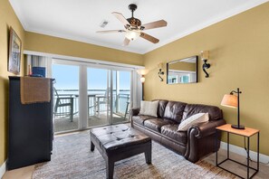Living area - Baywatch E5 (Pensacola Beach)