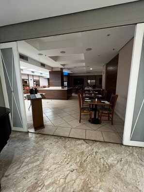 Dining - Flat em Moema com Cozinha (São Paulo)