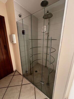 Bathroom - Flat em Moema com Cozinha (São Paulo)