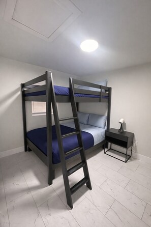 2 bedrooms, iron/ironing board, WiFi, bed sheets - 2-bedroom private home in the center of Miami with cool AC for relaxing stays (Miami)