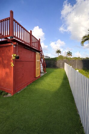 Property grounds - 2-bedroom private home in the center of Miami with cool AC for relaxing stays (Miami)