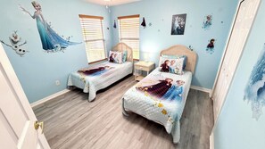 Room - Charming Calabay Parc 6/4 Pool Home, with game room. 15 minutes from Disney parks. (Davenport)