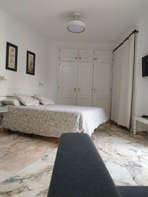 Room - AVENIDA Puerto de La Cruz Studio by KHOUSE VACATION (Puerto de la Cruz)