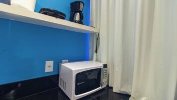 Studio Supérieur, vue piscine | Cuisine privée | Mini réfrigérateur, micro-ondes, nécessaire de nettoyage