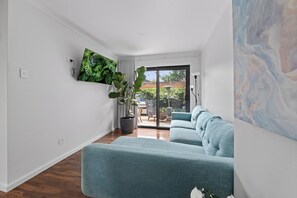 Living area - Fully Renovated with Outdoor Fun (CANBERRA)