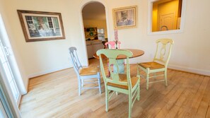 Dining - Mountain View Retreat Near Downtown AVL! (Asheville)