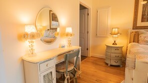 3 bedrooms, desk, iron/ironing board, WiFi - Mountain View Retreat Near Downtown AVL! (Asheville)