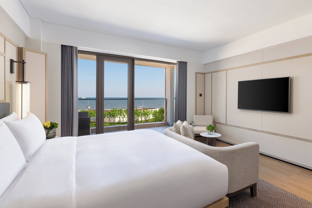 Suite, 1 chambre (Seafront) | Couette en duvet, minibar, coffre-fort, bureau