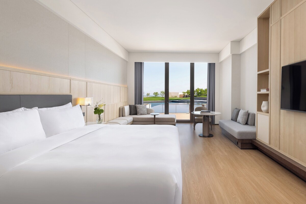 Chambre majestueuse, 2 lits doubles, accès à la piscine | Couette en duvet, minibar, coffre-fort, bureau