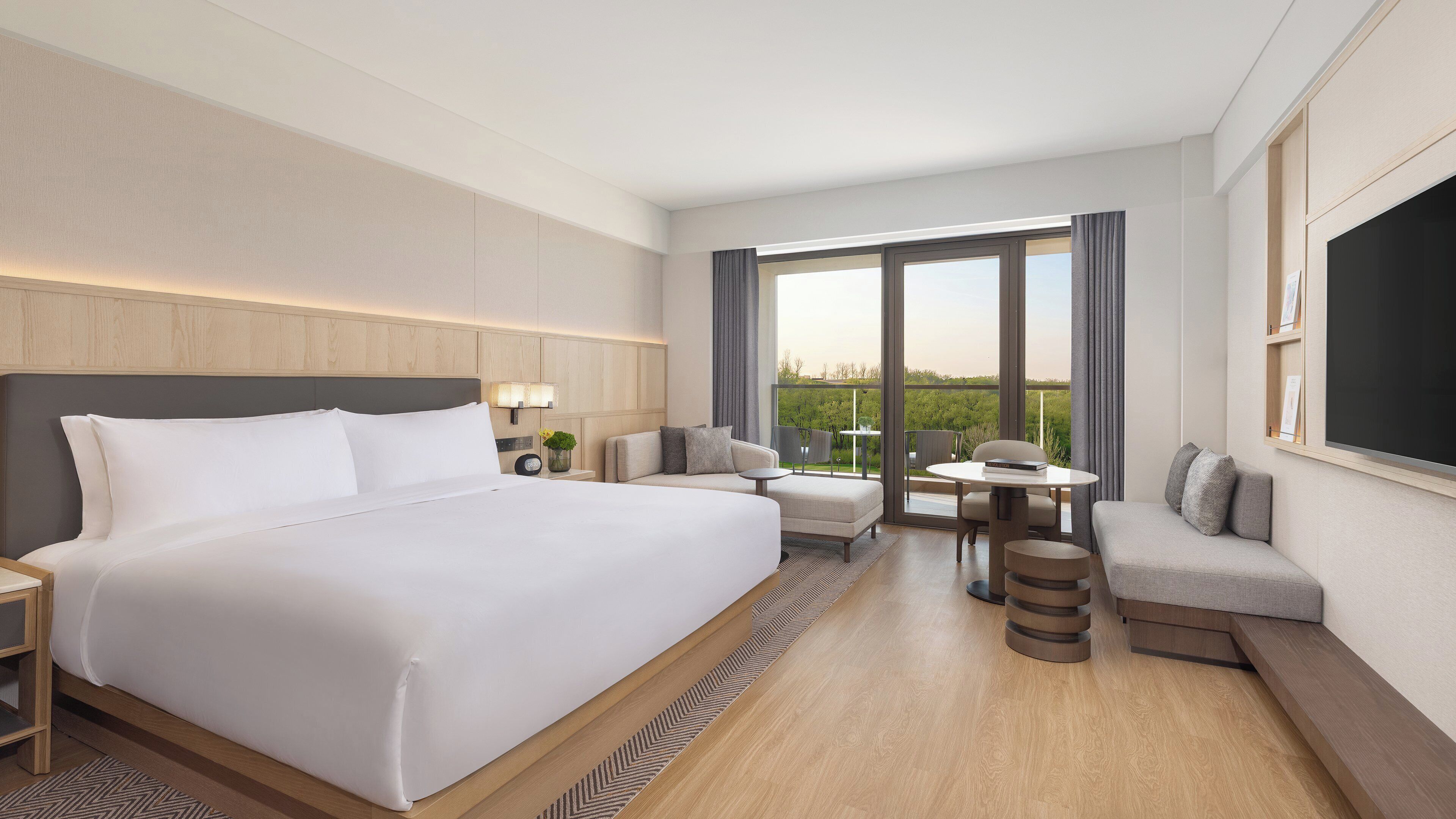 Standard Room, 1 King Bed (Forest View) | Down comforters, minibar, in-room safe, desk