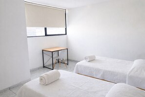 3 室のベッドルーム、デスク、アイロン / アイロン台、WiFi (無料)