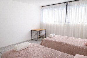 3 bedrooms, desk, iron/ironing board, free WiFi - Spacious|Cozy|Central|Transient|Comfortable (Santiago de Querétaro)