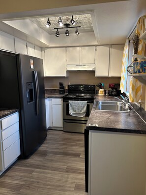Private kitchen - Cute 2 bedroom condo, centrally located in Boise (Boise)