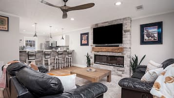 Smart TV, fireplace