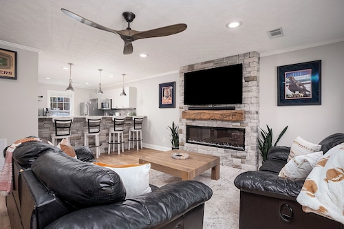 3BR Auburn Townhome: Patio, New Kitchen, Quiet Stay