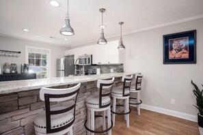 Private kitchen - 3BR Auburn Townhome: Patio, New Kitchen, Quiet Stay (Auburn)