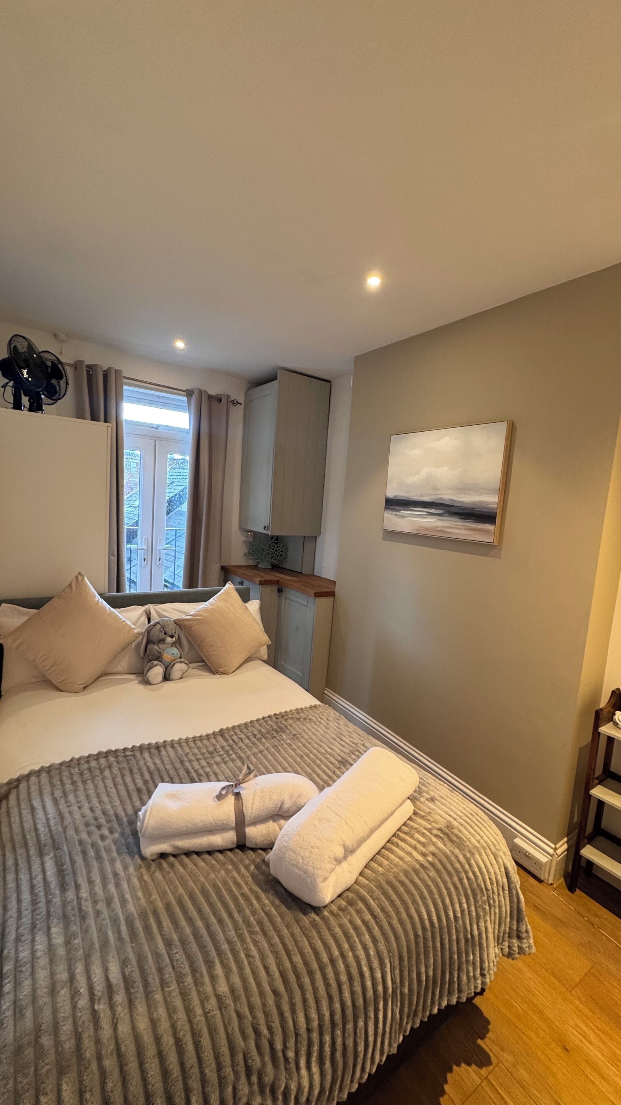 2 bedrooms, iron/ironing board, travel cot, free WiFi