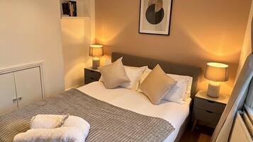 2 bedrooms, iron/ironing board, travel cot, free WiFi