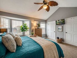 3 bedrooms, desk, iron/ironing board, travel cot - Tremont Retreat - Private Parking 3 Mins from DT (Cleveland)
