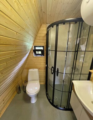 Bathroom - Tranquil 2-bedroom cottage in Hatsvali, Mestia with a view on Ushba’s twin peaks (მესტია)