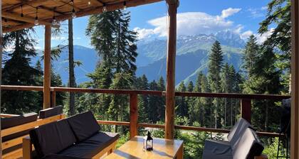 Tranquil 2-bedroom cottage in Hatsvali, Mestia with a view on Ushbaâs twin peaks