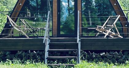 Tranquil 2-bedroom cottage in Hatsvali, Mestia with a view on Ushbaâs twin peaks