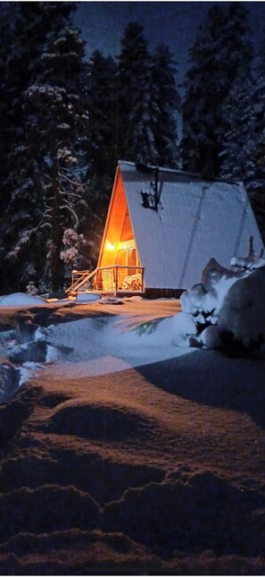 Exterior - Tranquil 2-bedroom cottage in Hatsvali, Mestia with a view on Ushba’s twin peaks (მესტია)