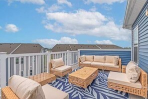 Property grounds - Coastal Townhome with 2 Pools & Gym (Berlin)