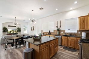 Fridge, microwave, oven, stovetop - The Thirsty Cactus: Spacious Oasis Pool & Spa (Chandler)