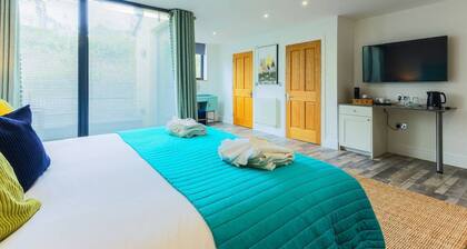 Luxury Coastal Room - Penarth