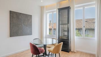 Apartment | Dining