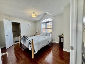 4 dormitorios, tabla de planchar con plancha, wifi gratis y ropa de cama