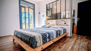 4 bedrooms, desk, iron/ironing board, travel cot - Villa 8 P/piscine/clim 5 minutes from Pont du Gard, near Uzès Nîmes & Avignon (Castillon-du-Gard)