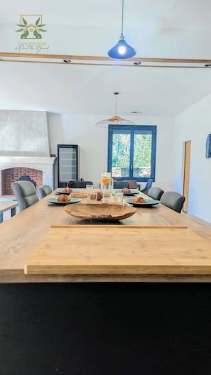 Dining - Villa 8 P/piscine/clim 5 minutes from Pont du Gard, near Uzès Nîmes & Avignon (Castillon-du-Gard)