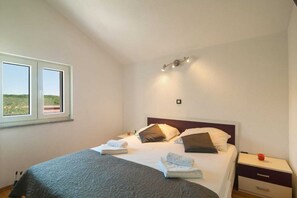 5 slaapkamers, een strijkplank/strijkijzer, wifi, beddengoed