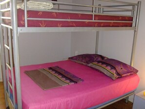 Room - Garden apartment, 4 minutes from the beach (Case-Pilote)