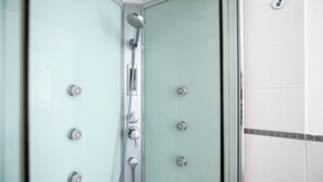 Shower, hair dryer, bidet, towels - Italianway Easy - Lazzaretto 17 (Milan)